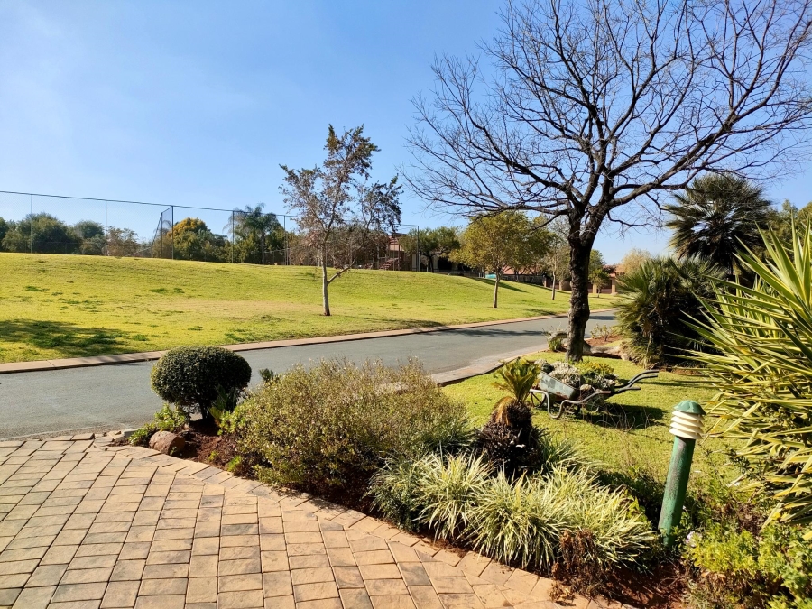 5 Bedroom Property for Sale in Birdwood Estate North West